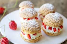 Choux Craquelin A La Chantilly Mascarpone Et Aux Fraises Au Thermomix Recettes De Cuisine Recette Recette Cuisine Facile