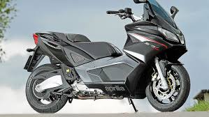 An easily adjustable traction control with the handlebar. Aprilia Srv 850 Abs Atc Roller Fahrbericht Motorradonline De