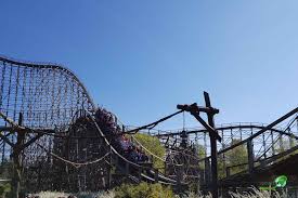 The colossal new structure is 25 meters high and appears to rise straight from the broken ground with shining eyes and blazing. Colossos Kampf Der Giganten Heide Park Resort Freizeitpark Welt De