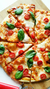 Krolowa Wszystkich Wloskich Dan To Pizza Margheritta Z Pomidorami Dobra Pizza Nie Potrzebuje Dodatkow Tylko Dobry Pomid Food Texture Homemade Pizza Good Pizza
