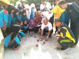 Ada banyak acara yang menari seperti bawa bola dalam sudu, berlari dalam. Smkbj Anjur Petanque Sempena Hari Sukan Negara