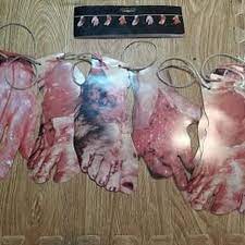 Saya merasa sedikit nyeri di bagian telunjuk dan pas diliat ternyata tangan itu berlumuran darah semua. Jual Dekorasi Halloween Banner Kaki Tangan Berdarah Jakarta Barat Chan Hilla Tokopedia