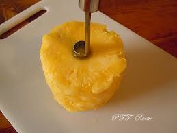 Ti spiegherò inoltre come tagliare l'ananas a fette e presentarlo in modo elegante. Come Pulire E Tagliare L Ananas Ptt Ricette