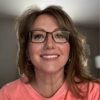 Karen Geib's Instagram, Twitter & Facebook