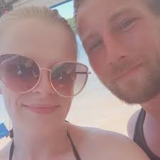 I am looking for a true story to get me gripped.does anyone have any  suggestions?