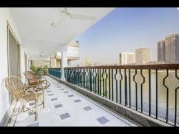 تصدرت شقة الزمالك أو ما صار يعرف إعلاميًا بـمغارة علي بابا محركات البحث، بعد أن عثرت إدارة تنفيذ الأحكام بمحكمة جنوب القاهرة على كمية من المجوهرات والأحجار الكريمة والتحف الأثرية بإحدى الشقق في منطقة الزمالك تغطي مساحة الشقة، وذلك أثناء دخول الشقة لتنفيذ حكم قضائي. Ø´Ù‚Ù‡ Ù…ÙØ±ÙˆØ´Ù‡ Ø¨Ø§Ù„Ø²Ù…Ø§Ù„Ùƒ Ø¹Ù„Ù‰ Ø§Ù„Ù†ÙŠÙ„ ÙÙŠÙˆ Ø±Ø§Ø¦Ø¹ 471 Ù…ØªØ± Youtube