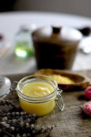 крем для лица в домашних условиях на основе пчелиного воска Are You Suffering From Dry Hand Skin This Diy Balm Makes Wonder En 2020