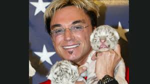 Contact siegfried & roy on messenger. Legendary Siegfried And Roy Magician Roy Horn Dies At 75 Publicist Says Abc27