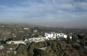 Visit the ucla campus and walk along bel air's residential streets to peek through tall hedges at impressive mansions. Inside The World S Greatest Bachelor Pads Loveproperty Com