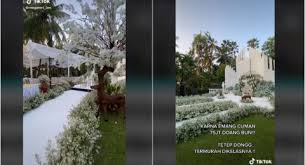 Biar makin banyak ide dan referensi, berikut ini kami sajikan pula ragam dekorasi pernikahan cantik! Kumpulan Berita Dekorasi Pernikahan Hits Dekorasi Pernikahan Rp 750 Juta Tips Membersihkan Rumah Usai Isolasi Mandiri