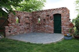 Mit diesen funktionen können sie den rest dieser bilder sehen, die wir ihnen durch durchsicht unserer website weitere interessante und hochwertige bilder zu mauern im notfallkorb finden sie in unserem dashboard ruinenmauer. Ruinenmauer Selber Bauen Altpreussische Backsteine Mediterrane Dachziegel Steinmauer Garten Ruinenmauer Zaun Dekorationen