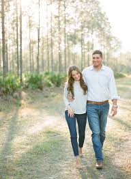 Engagement Session Outfit Ideas These Outfits Work For Winter Summer Engagement Picture Outfits Spring Engagement Photos Outfits Engagement Session Outfits