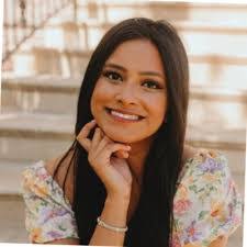 Leanna Deleon's Instagram, Twitter & Facebook