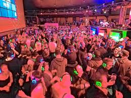 Wenn du in den club oder die disco willst, geht das laut jugendschutzgesetz frühestens ab 16. Ortenau Inzidenz Steigt Discos Ab Freitag Dicht Weniger Gaste Bei Privaten Feiern Lahr Lahrer Zeitung