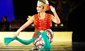 Garis atau pola yang dimaksud adalah pola garis maya yang dibuat penari ketika melakukan gerakan tari. 38 Contoh Tari Kelompok Beserta Asalnya Di Indonesia Lengkap Gambar