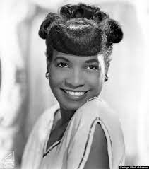 To finish this flattering 1940's hairstyle curls the rest of the hair with the help of a round brush and finally add a little bit of hair cream to add a little shine to the hair. Look 11 Vintage Hairstyles You Ll Want To Wear Now Vintage Black Glamour Vintage Hairstyles American Hairstyles