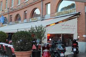 Kebab grillé, salade, tomates, oignons rouges, choux rouge et feta (beyaz peynir). Restaurants De Toulouse Ouverts La Nuit Toulouse Infos