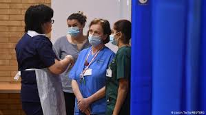 قال الدكتور عادل الهرف، نائب رئيس الهيئة العامة للغذاء والدواء لقطاع الدواء، إن هناك بعض الأعراض الجانبية للقاح كورونا. ÙØ§ ÙÙ ØªØ¯Ø§Ø¹ÙØ§Øª Ø¥ØµØ§Ø¨Ø§Øª Ø§ÙØ­Ø³Ø§Ø³ÙØ© Ø¹ÙÙ ÙÙØ§Ø­ ÙÙØ±ÙÙØ§ ØµØ­Ø© ÙØ¹ÙÙÙØ§Øª ÙØ§ Ø¨Ø¯ ÙÙÙØ§ ÙØµØ­Ø© Ø£ÙØ¶Ù Dw 10 12 2020