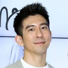 Eric Lay's Instagram, Twitter & Facebook