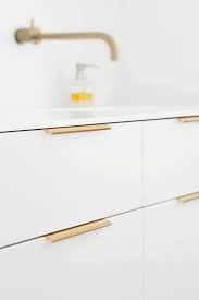 These Pull Handles Add A Soft Pop Of Colour On Your Modern Cabinetry Elegant And Refined They Elevate Your Avera Griffe Kuche Ikea Kuchen Griffe Schrankgriffe