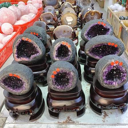 hốc thạch anh tím giá bao nhiêu