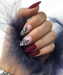 Modelele frumoase sunt realizate cu oje si oje gel dand forma dorita modelului uscand pas cu pas straturile in lampa. Modele Unghii De Toamna 2019 2020 Idei Manichiura Gel Poze Mobel Manichiur Burgundy Nail Designs Classy Nail Designs Winter Nail Designs