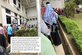 Menerusi paparan tersebut, semua graduan telah menunduk hormat ke arah ibu bapa serta tenaga pengajar yang berada di dalam dewan keramat berkenaan. Ramai Simpati Ibu Bapa Graduan Disuruh Masuk Dewan Lalu Tepi Longkang Utm Beri Penjelasan Viral Mstar