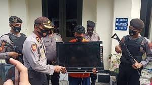Maybe you would like to learn more about one of these? Rumah Di Belakang Stasiun Pria Di Mangkubumen Solo Nekat Curi Tv Led Di Gerbong Kereta Eksekutif Halaman All Tribun Wow