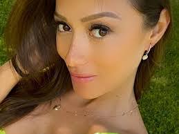 Lorena Galvez's Instagram, Twitter & Facebook