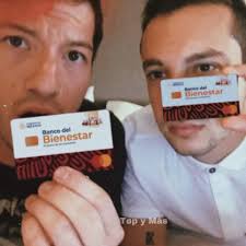 Todos los fans latinos en los conciertos be like: