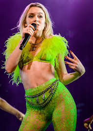 It's toxic, but it's passionate. Zara Larsson Wikipedia