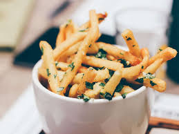 Aber kommen wir nun zu den vielfältigen möglichkeiten einer heißluftfritteuse, denn diese sind in der tat enorm. Trend Gerat Heissluftfritteuse So Frittieren Sie Ohne Fett Genuss