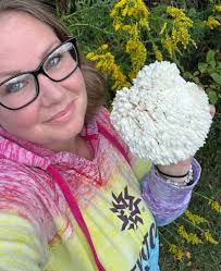 Lion's mane mushroom identification?