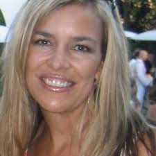 Lisa Archambault's Instagram, Twitter & Facebook