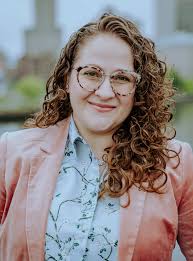 Erin Rabideau's Instagram, Twitter & Facebook