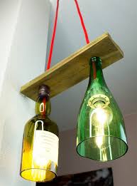 Pendellampe Aus Flaschen Mit Paletteholz Selber Machen Anleitung Diy Deckenlampe Flaschenlampe Und Lampen