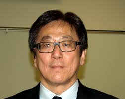 Professor enlightens with economic forum