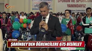 Bisikletleri teslim alan şahinbey belediyesi de,bisikletleri orta okul ve liselerde onur belgesi ve başarı belgesi alan toplam 3 bin 500 öğrenciye dağıttı. Sahinbey Den Ogrencilere 675 Bisiklet Youtube