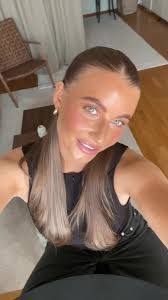 Amanda Larsson's Instagram, Twitter & Facebook