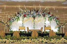 Pada tahun sebelumnya, harga paket dekorasi pernikahan di rumah untuk adat jawa berkisar rp5 juta sampai dengan rp7 jutaan dan kini menjadi. Paket Dekorasi Pernikahan Bandung Garut Dekorasi Wedding Murah Cantik Di Bandung Garut
