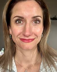 This beauty came in with brows that were sparse toward the ends and left  with so much volume and depth.