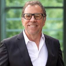 Damian Farr's Instagram, Twitter & Facebook