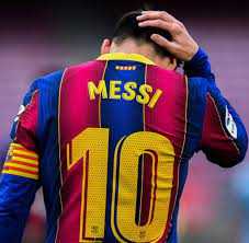 The uniform has blue and red stripes. Lionel Messi Kein Neuer Vertrag Ara Beim Fc Barcelona Beendet Welt