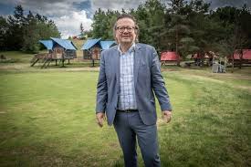 Ons eerste kind hebben wij verloren bij de geboorte, zegt hij emotioneel. Het Huis Strikt Marc Coucke De Opnames Waren Spectaculair Tv Hln Be