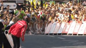 An oblivious fan posing for the cameras caused a bloody crash saturday that plunged the first stage of the tour de france into chaos. Tour De France Official Update Thread Contains Spoilers Bike Forums