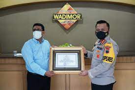 Lowongan d pt master steel. Kapolres Batang Berikan Penghargaan Kepada Manajer Pt Sukorintex Cakrawalainfo Id