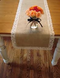 Caminho De Mesa De Juta Para O Natal Ideias Lindas E Feitas Com Juta Mesa Com Renda Serapilheira Rendas Natal Chique Rustico