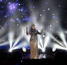 Cindai konsert siti nurhaliza on tour kuala lumpur. Siti Ada Sebab Pilih Busana Di Konsert Jakarta