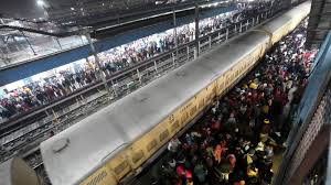 Delayed trains, blocked staircase: What led to stampede at New Delhi  railway station | Latest News India - Hindustan Times