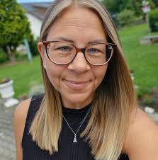 Unsere sündig-süße Versuchung im Kuchenregal: der Trüffel Cake*! 🍰😍 Jetzt  mit neuer Rezeptur in deinem Coffee House erhältlich. *In teilnehmenden  Coffee Houses, solange der Vorrat reicht